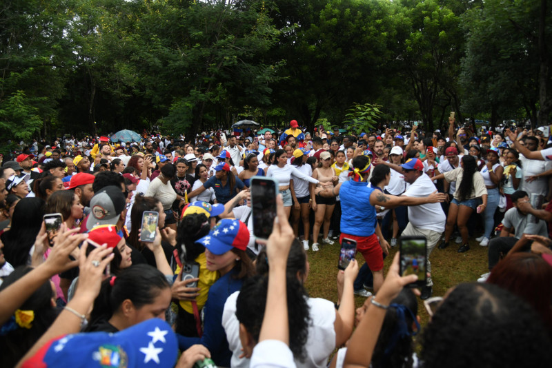 Venezolanos celebrando en el Parque Mirador Sur, en Santo Domingo, República Dominicana