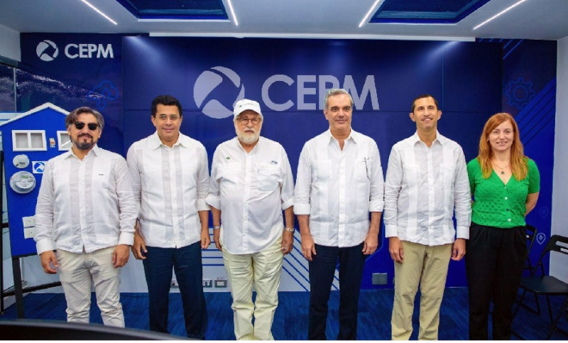 El presidente Luis Abinader visitó las instalaciones del Consorcio Energético Punta Cana Macao (CEPM).