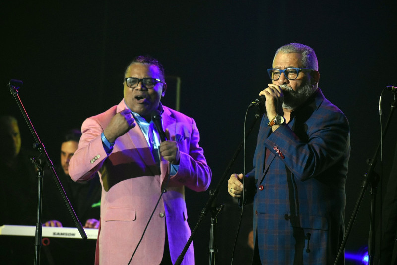 Pochy Familia y Henry García durante el show "Aquí está el merengue", que se presentó en el hotel Jaragua.