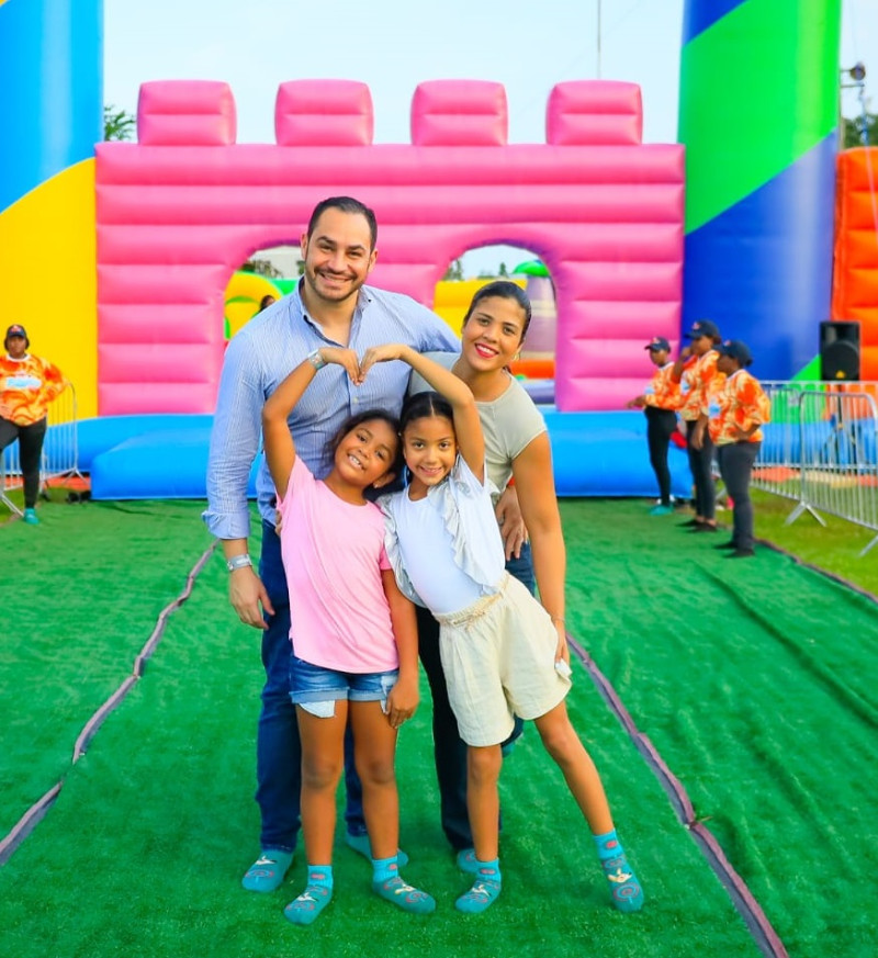 Pamela Toribio, Emmanuel del Villar, Eva Acosta y Mía Victoria del Villar.