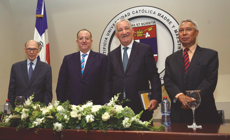 Frank Moya Pons, Magin Díaz, Julio Cross e Isidoro Santana