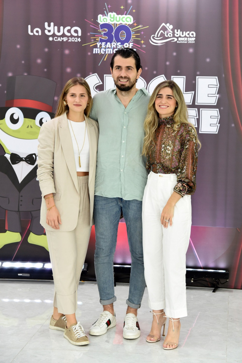 Claudia Marra, Alejo Rodríguez y Gina Marra.