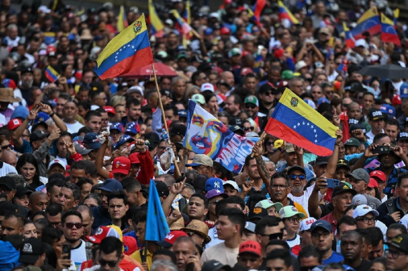 El pueblo de Venezuela protesta por los resultados electorales.