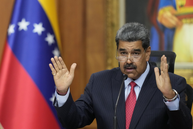 El presidente venezolano Nicolás Maduro ofrece una conferencia de prensa en el palacio presidencial de Miraflores en Caracas, Venezuela, el miércoles 31 de julio de 2024