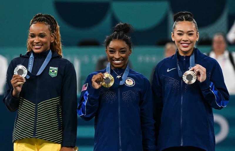 Rebeca Andrade, Simone Biles y Sunisa Lee