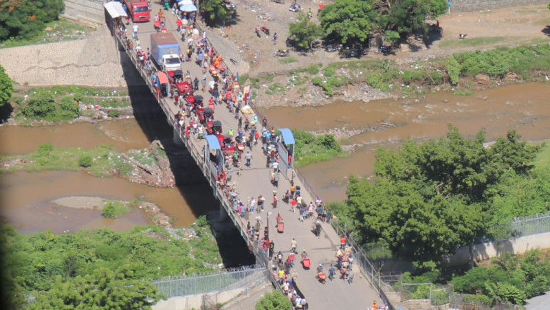 Fotografía muestra comercio fronterizo en Dajabón.