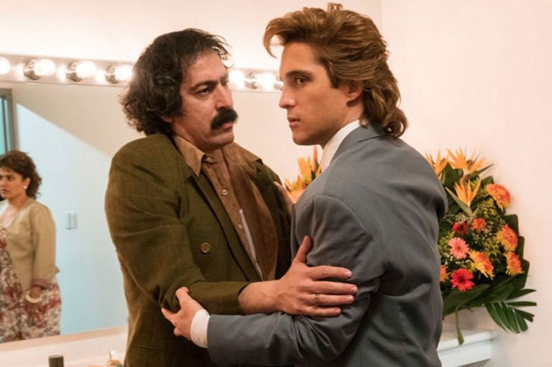 Diego Boneta y Martín Bello durante una escena en Luis Miguel, la serie