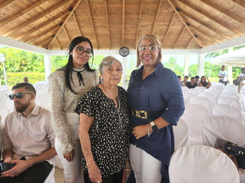 Ámbar García, Celina de García y Eloisa de García