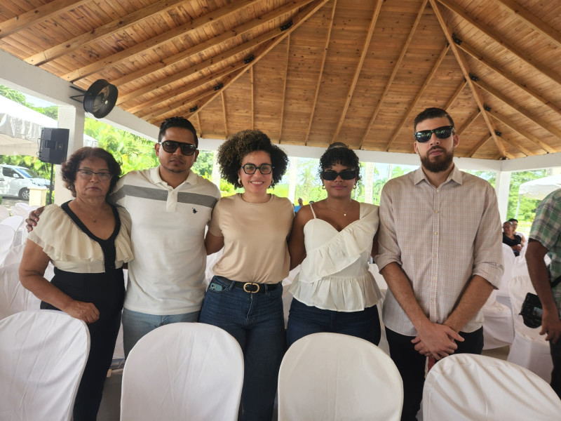 Ana Rodroguez, Henry Segura, Luisa Guzman, Anma Segura y Luis Garrido.