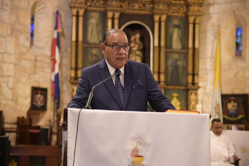 Miguel Franjul habla ante los asistentes a la eucaristía por el 135 aniversario de la fundación de Listín Diario.