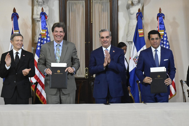 Firma del acuerdo de Cielos Abiertos entre Estsados Unidos y República Dominicana.