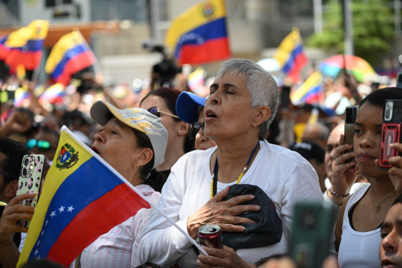 Venezolanos piden la salida de Maduro en protestas masivas en América y  España