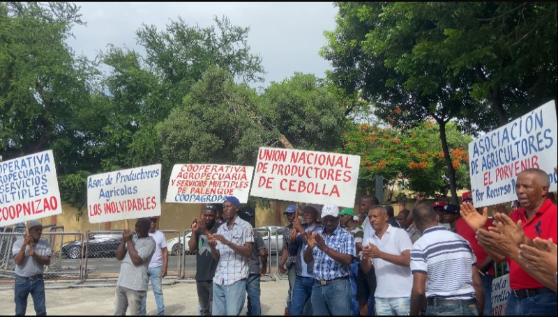 Productores de cebolla protestan frente al Palacio Nacional por pago de 205,000,000 millones