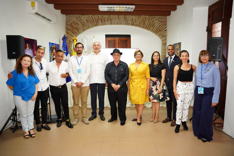 Representantes de Colombia y Repùblica Dominicana que inauguraron el proyecto oferta país sobre la enseñanza de bachata y merengue.