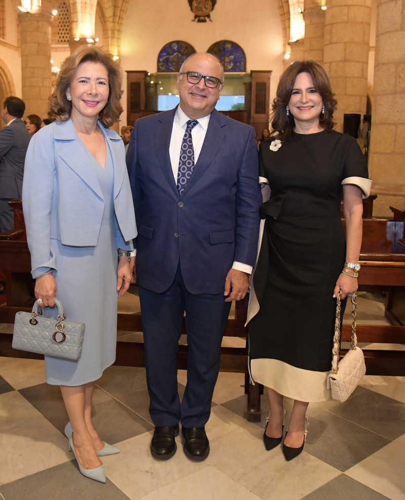 Melba Segura de Grullón, Héctor José Rizek y Bethania Guerrero de Rizek.