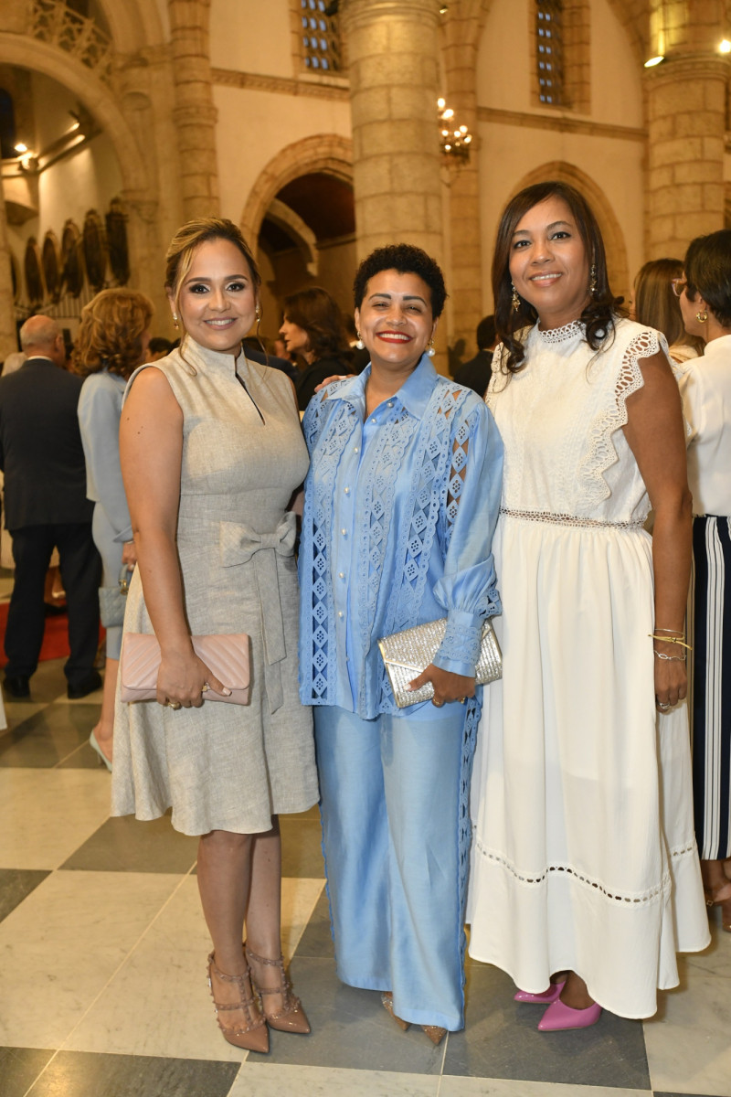 Patricia Hernández, Ibelca Mencía y Luz Ovando.