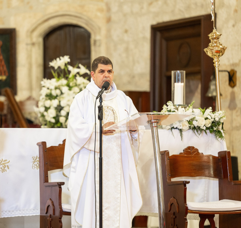 El acto religioso fue oficiado por padre Nelson Clark, párroco de la Catedral Primada de América.