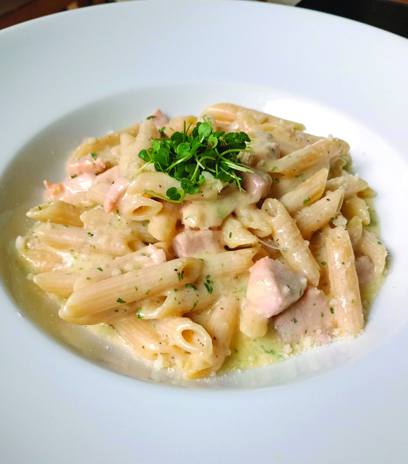 Penne al salmón y vodka.