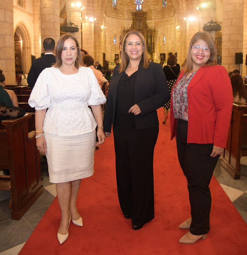 Rosario Vásquez, Catherine Vásquez y Bertha Fernández.