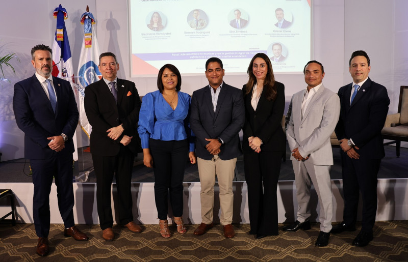 Daniel Otero, Bismark Rodríguez, Cibeles Jiménez, Carlos J. Rijo Montas, Stephanie Hernández, Eliel Jiménez y Yunot García.