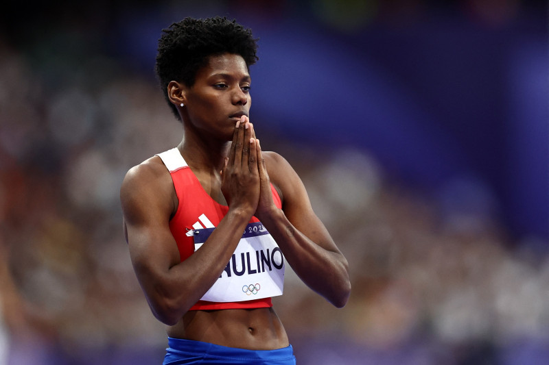 Marileidy Paulino al ganar la carrera de la semifinal, en los Juegos Olímpicos con un tiempo de 49,22 en París 2024