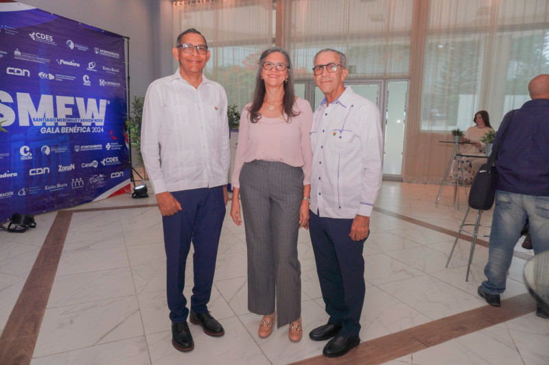 Máximo Domínguez, Rosaida Fañas y Juan Ramírez.