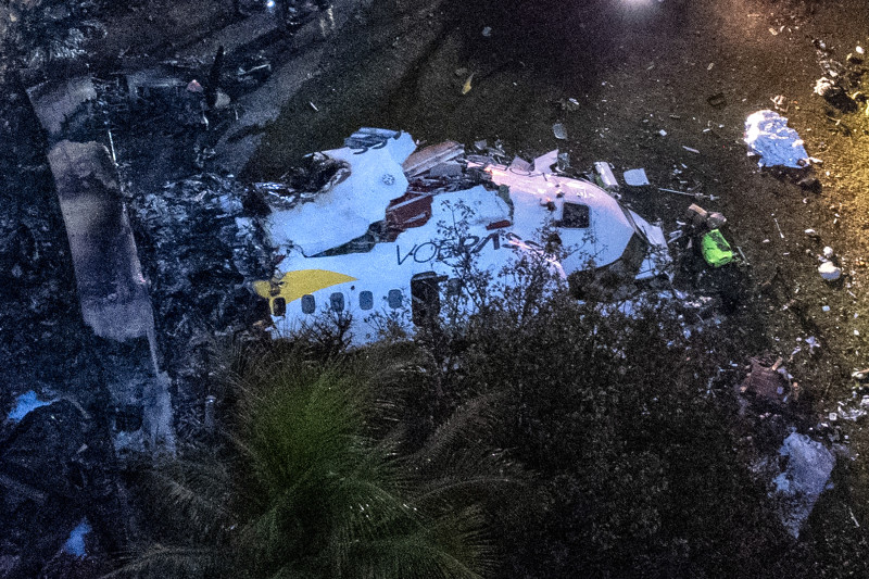 Aerial view of the wreckage of an airplane that crashed with 61 people on board in Vinhedo, Sao Paulo State, Brazil, on August 9, 2024. - An airplane carrying 57 passengers and four crew crashed on August 9 in Brazil's Sao Paulo state, killing everyone on board, local officials said. The aircraft, a French-made ATR 72-500 operated by the airline Voepass, was travelling from Cascavel in southern Parana state to Sao Paulo's Guarulhos international airport when it crashed in the city of Vinhedo. (Photo by Miguel SCHINCARIOL / AFP)