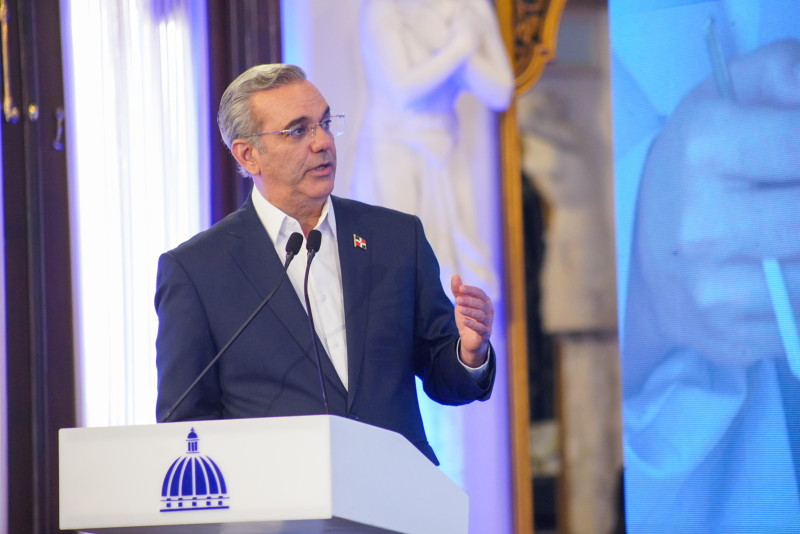 El presidente Luis Abinader durante la rueda de prensa semanal en el Palacio Nacional.