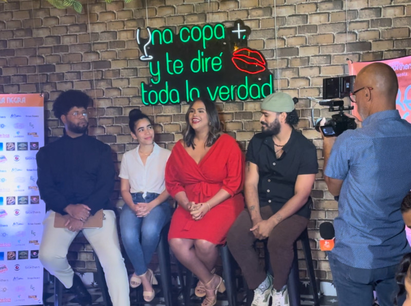 El elenco de "Estrella Negra" en encuentro con la prensa.