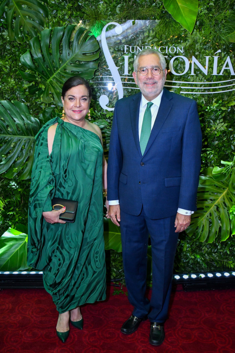 Fabiola Herrera de Valdez y Enrique Valdez.