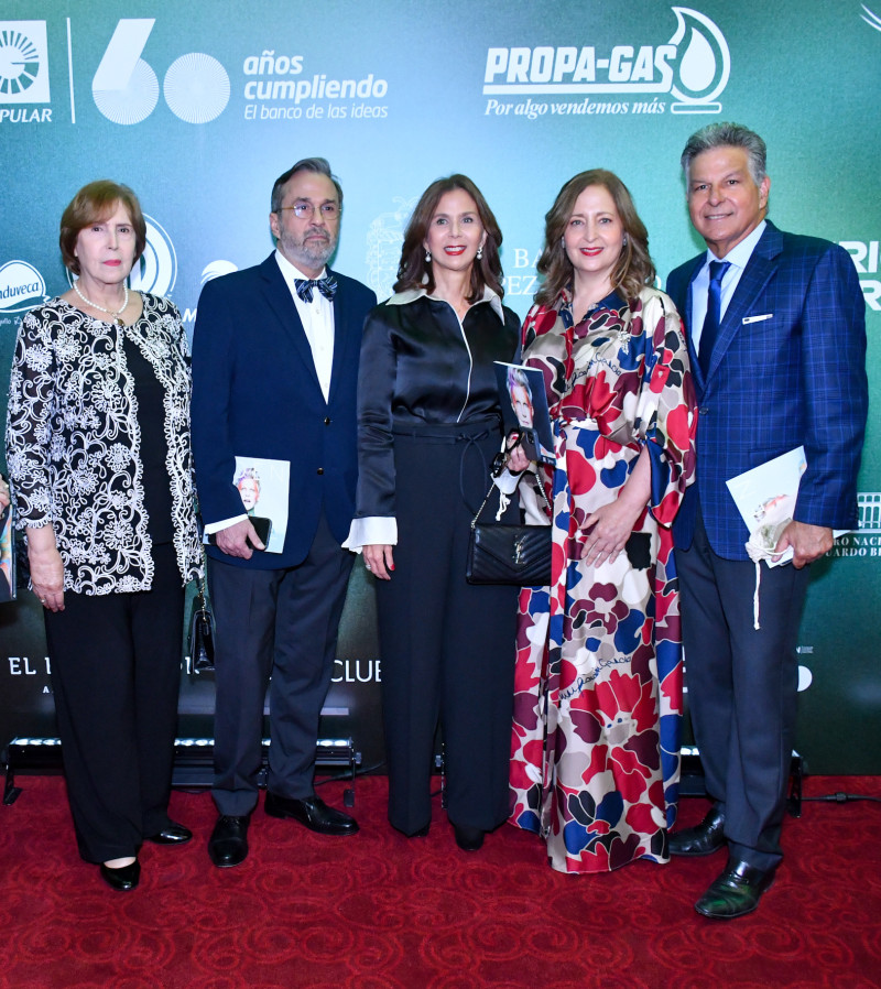 Carmen Heredia, Guillermo Cordero, Carmen Rita Cordero, Lourdes Bonnelly y Alberto Espaillat.