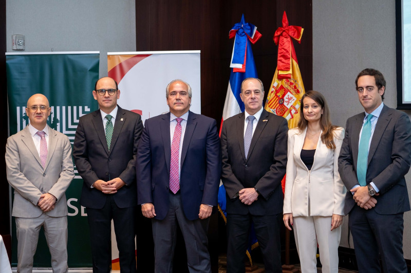 Luis Araque, Edgar Del Toro, Alejandro Grisanti, Paco Pérez, Clara Fernández y Ricardo González