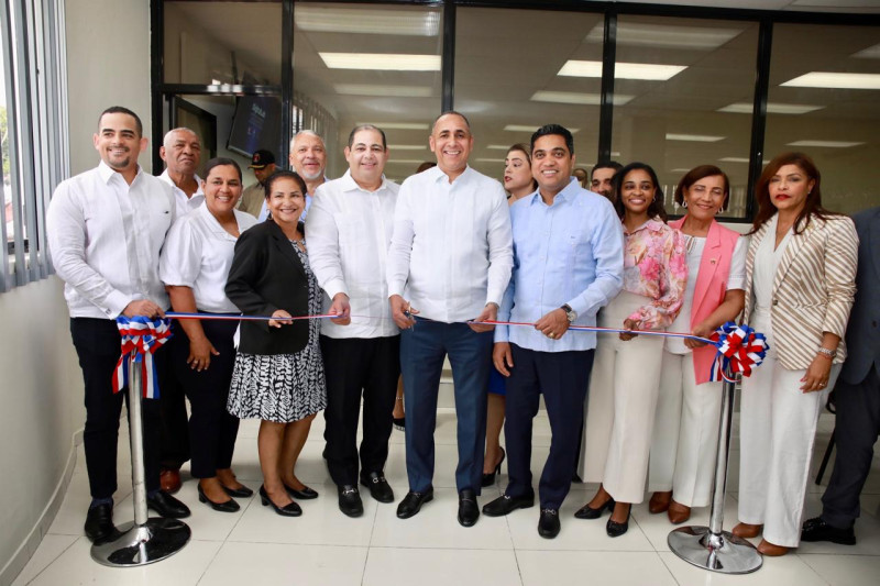 El director del Indotel, Nelson Arroyo, encabezó la inauguración del laboratorio digital.