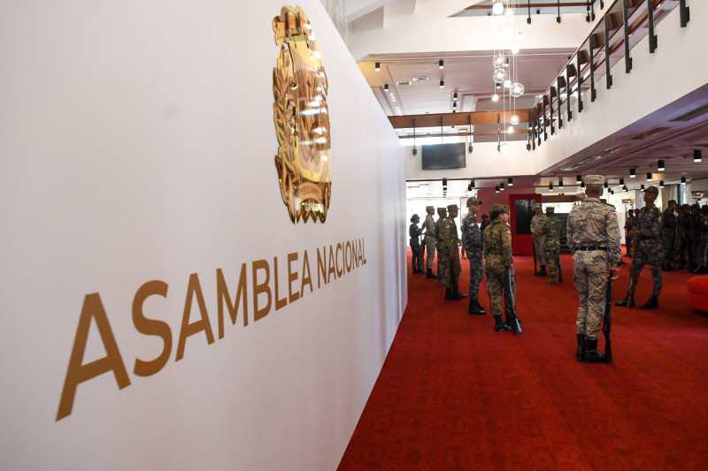 Militares ensayaron ayer en el Teatro Nacional actos protocolares para juramentación.