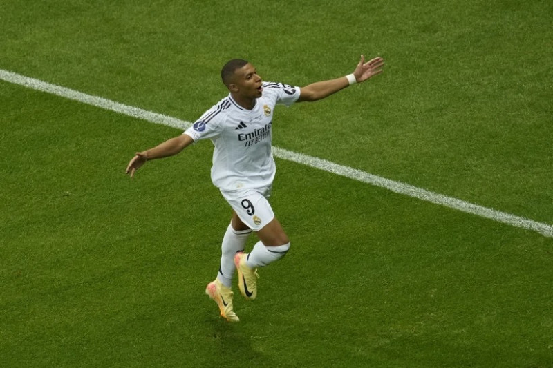 Kylian Mbappé del Real Madrid celebra tras anotar el segundo tanto de su equipo en la final de la Super Copa UEFA ante el Atalanta el miércoles 14 de agosto del 2024.