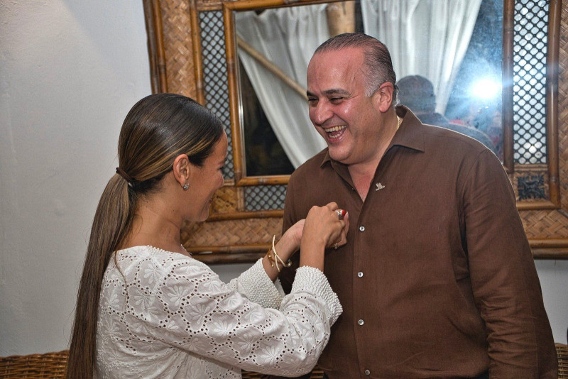 Wanda Sánchez, presidenta de Acroarte, y el senador de Nagua Alexis Victoria Yeb.