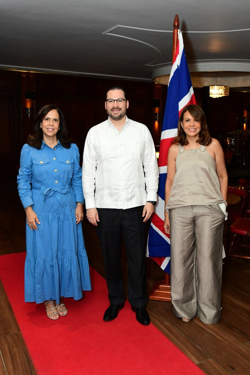 Maribel Bellapart, Jaime Senior y Mireya Borrell.