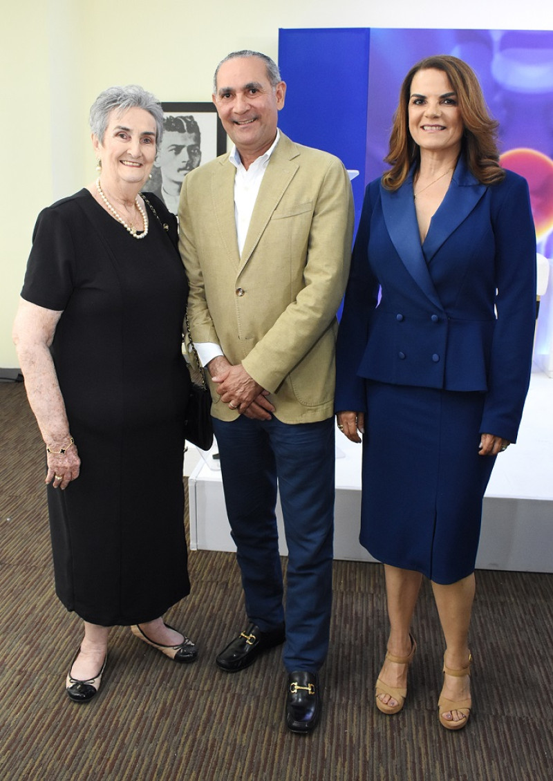 Agueda Santos, Ricardo Mateo y Julia Mateo.