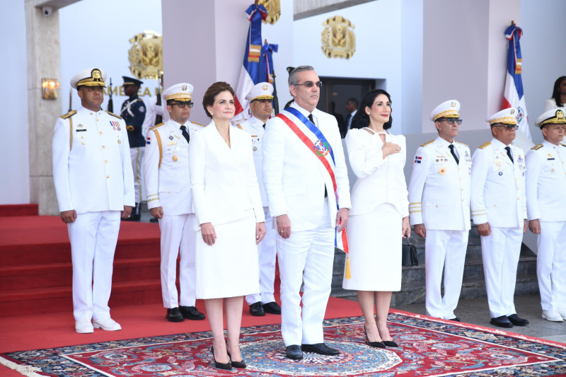 Blanco de poder: Los atuendos protagonistas de la Toma de Posesión en la República Dominicana