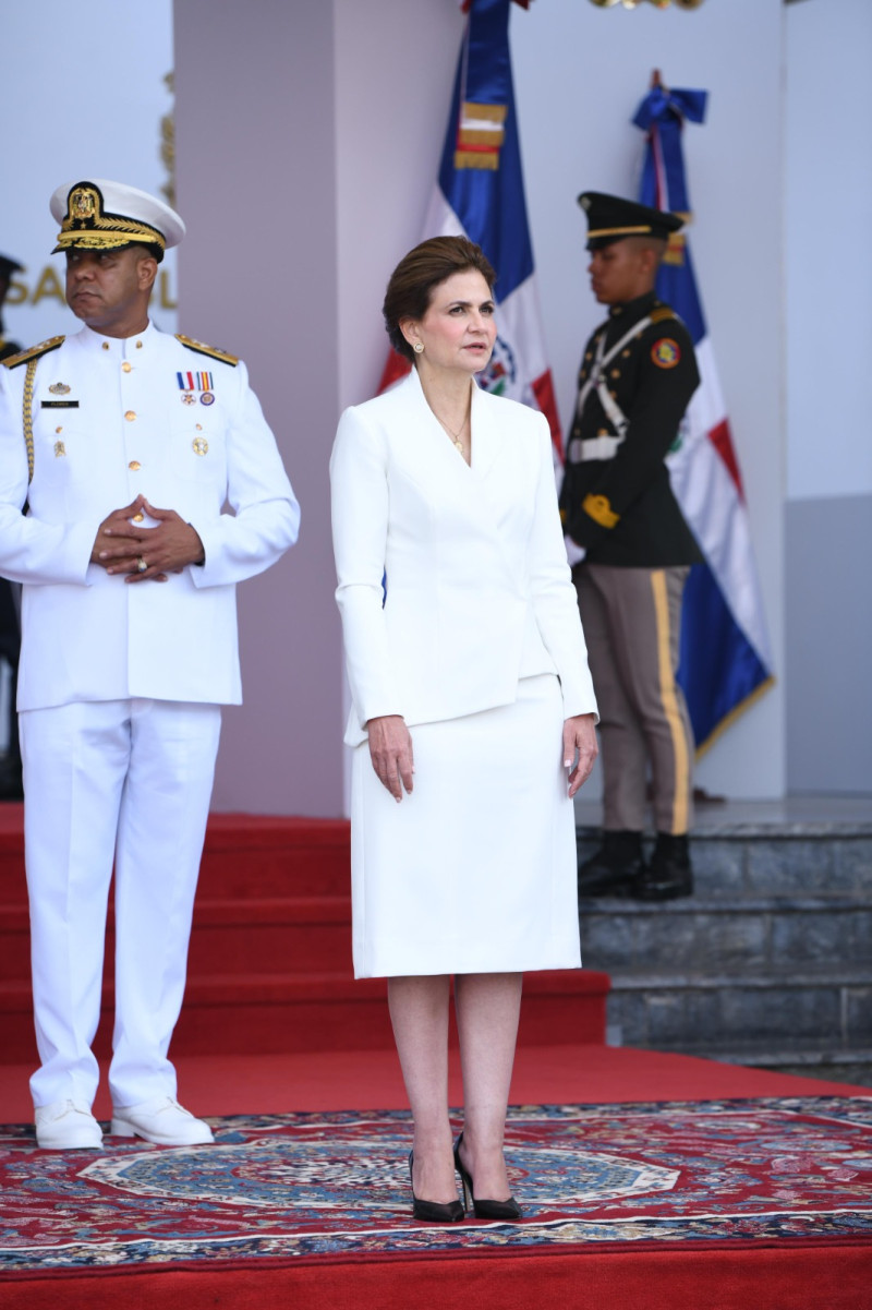 Raquel Peña vestida de Luis Domínguez