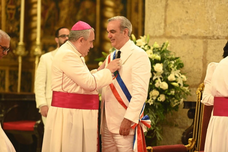 El presidente Luis Abinader durante la misa ofrecida en la Catedral Primada de América.