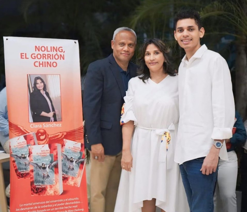 Osmar Olivo, Clara Sánchez y Alejandro Olivo.