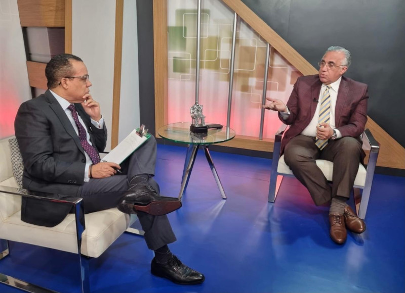 Luisín Mejía mientras era entrevistado por Héctor Herrera Cabral en el programa D´ Agenda.