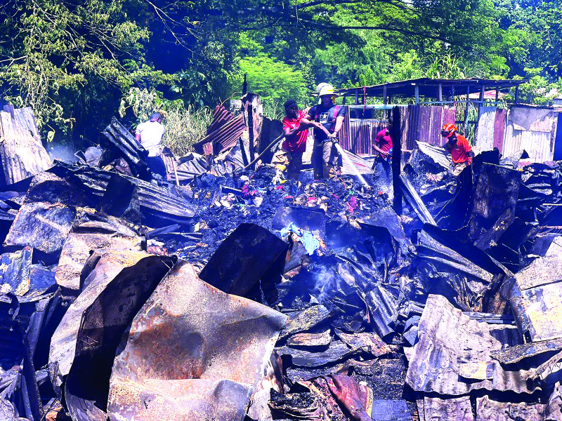 El más reciente incendio destruyó 56 viviendas construidas de madera y zinc.