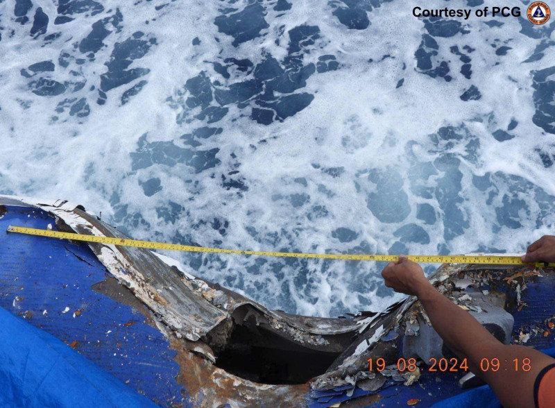 Imagen de la Guardia Costera de Filipinas que muestra daños en el guardacostas BRP Cape Engaño tras una colisión con un barco guardacostas chino, ayer.