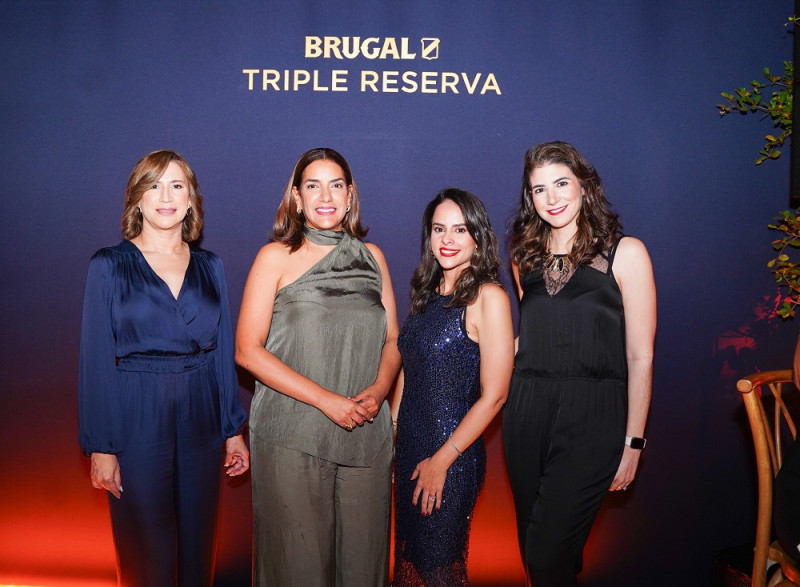 Francis Lora, María Meló, Anabelle Bancosme y Sasha Aquino