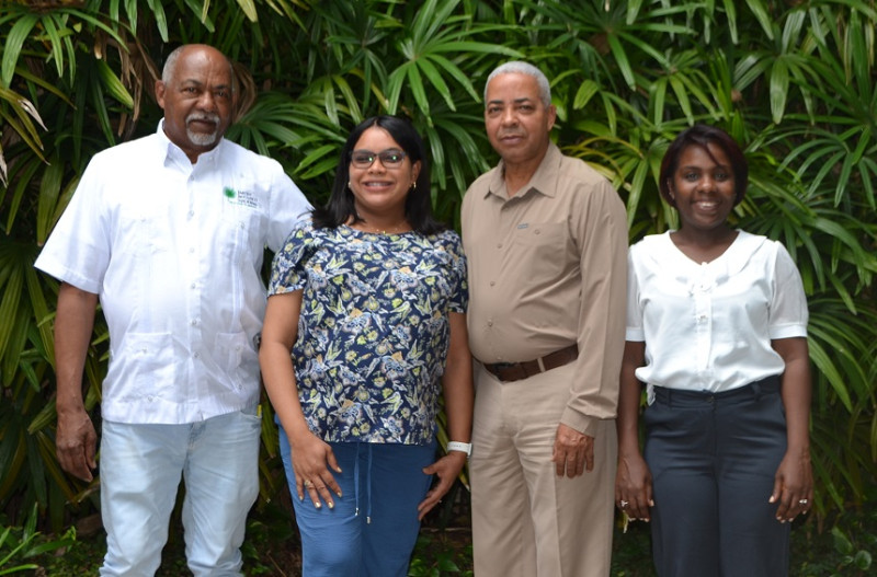 Teodoro Clase, encargado del Departamento de Botánica; Claritza de los Santos, encargada del Departamento de Horticultura; Pedro Suárez, director del JBN, y Elizabeth Séptimo, encargada del Herbario Nacional.