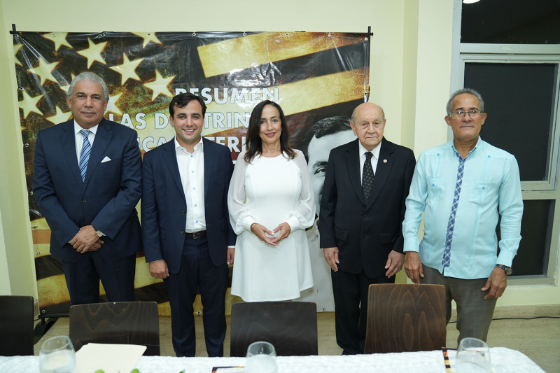 Carlos Castillo, Eduardo Hernández, Amalia Incháustegui, Franklin Holguín Haché e Isael Pérez.