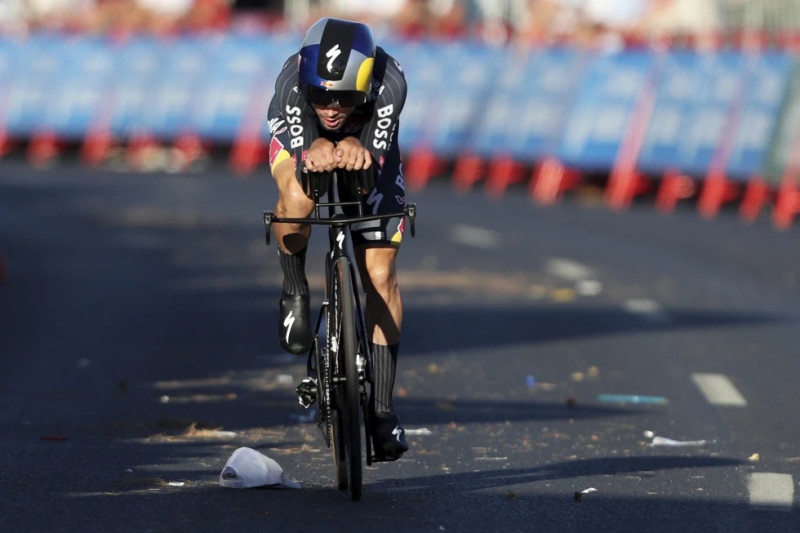 El esloveno Primoz Roglic al final de la primera etapa de la Vuelta a España en Oeiras, Portugal, el sábado 17 de agosto de 2024.