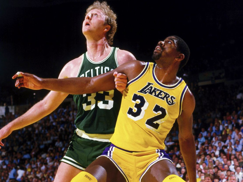 Larry Bird y Magic Johnson tuvieron una feroz rivalidad en el baloncesto de la NBA, pero al final de sus carreras terminaron siendo los mejores amigos.